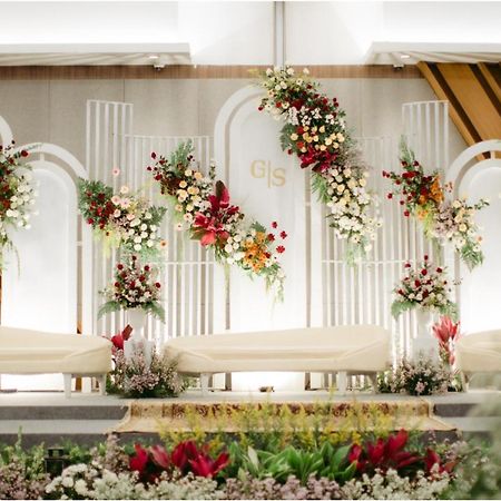 Hotel Ayola Sunrise Mojokerto Exterior photo