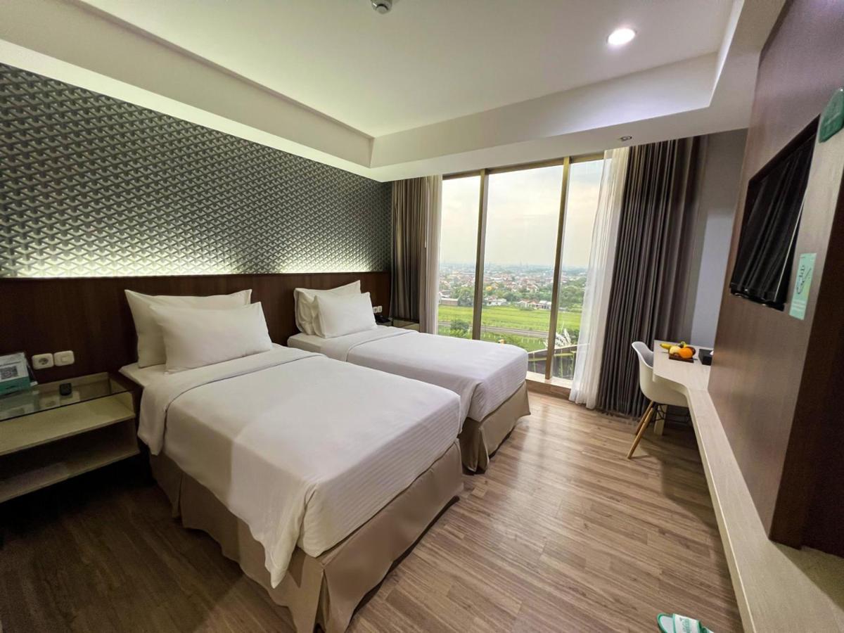 Hotel Ayola Sunrise Mojokerto Exterior photo