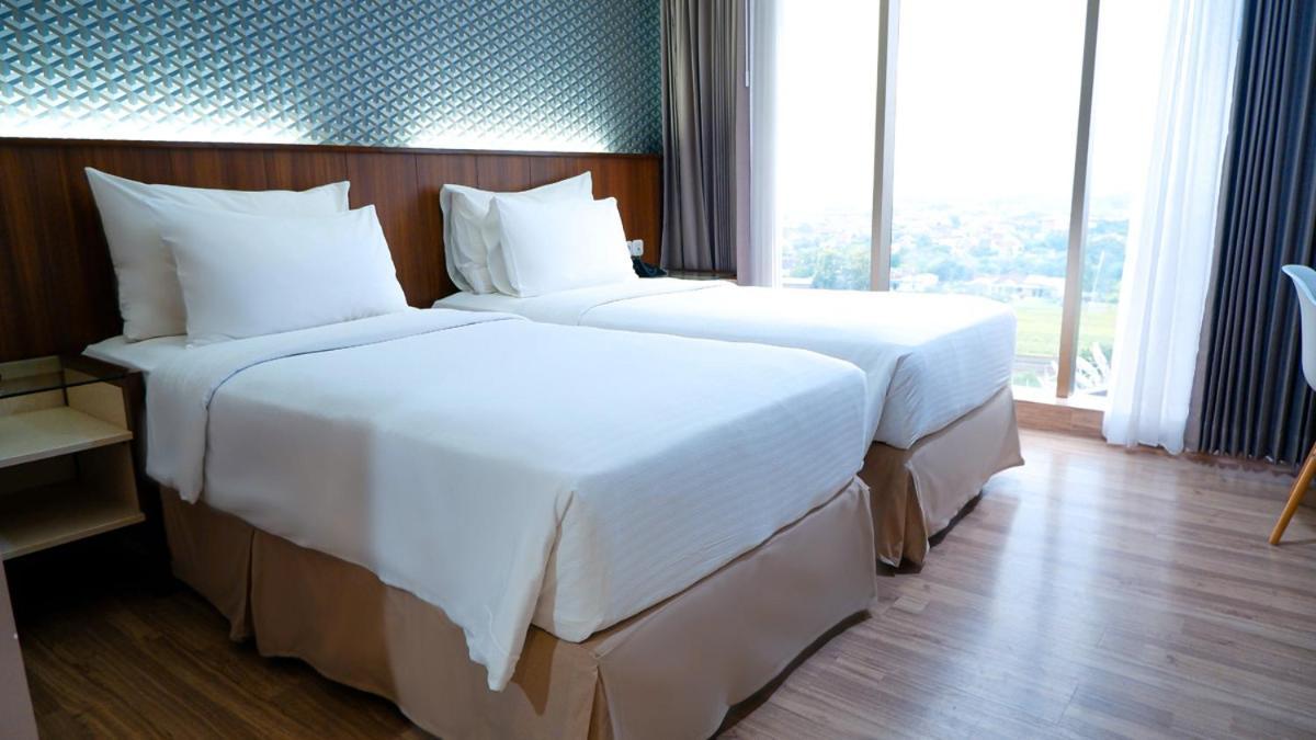 Hotel Ayola Sunrise Mojokerto Exterior photo
