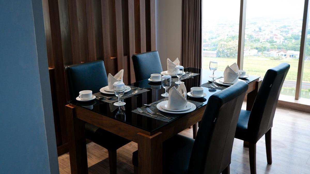 Hotel Ayola Sunrise Mojokerto Exterior photo