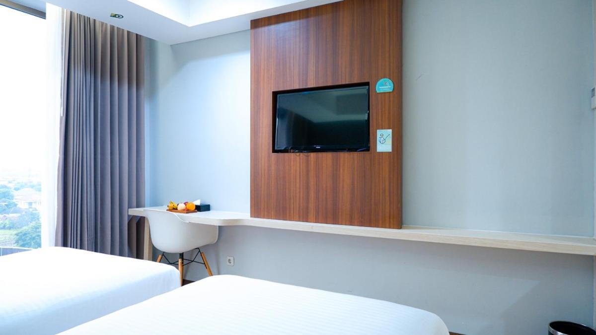 Hotel Ayola Sunrise Mojokerto Exterior photo