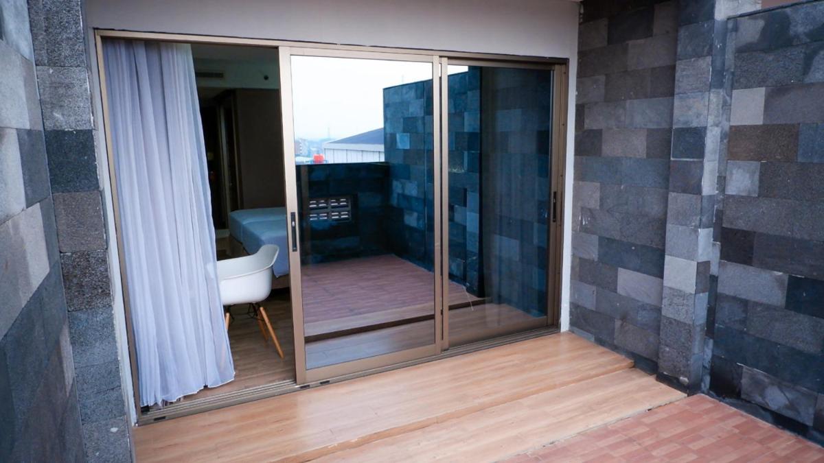 Hotel Ayola Sunrise Mojokerto Exterior photo