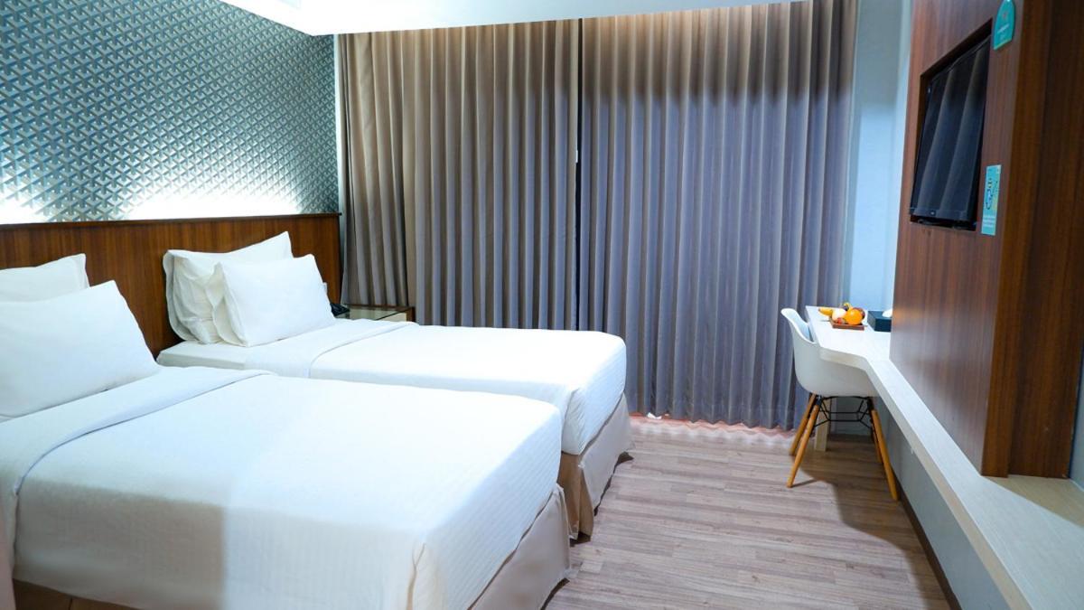 Hotel Ayola Sunrise Mojokerto Exterior photo