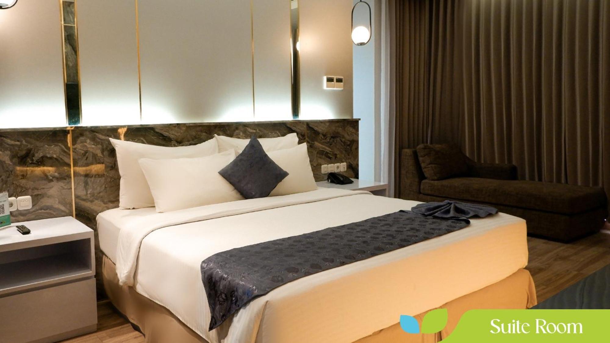 Hotel Ayola Sunrise Mojokerto Exterior photo